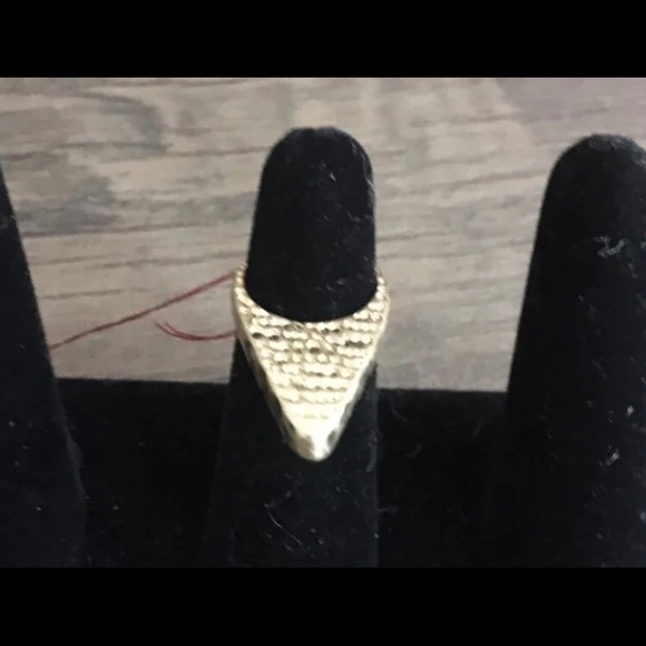 Spike style ring with Textured Surface - Picture 5 of 7